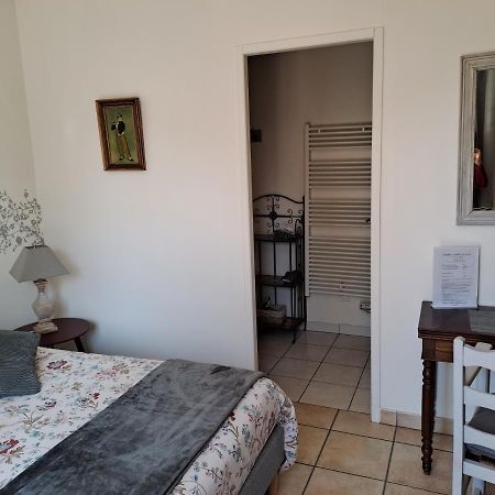 Chambre D'Elisabeth A La Ferme Montepilloy Luaran gambar