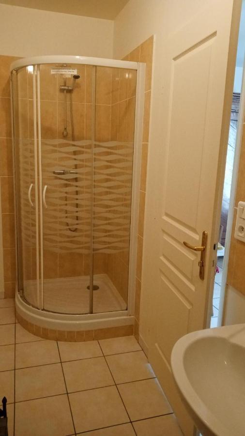 Chambre D'Elisabeth A La Ferme Montepilloy Luaran gambar